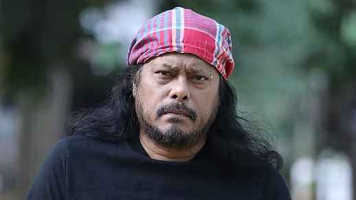 শিল্পীদের রাজনীতিতে যোগ দেওয়া উচিত না: জেমস